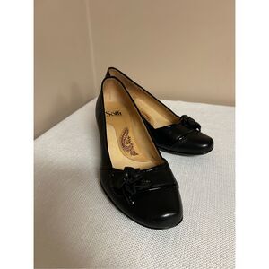 Sofft Kensington Pumps Suede Patent Leather Black Flower Detail 8.5